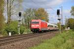 101040-4 schleppte am 21.04.2024 um 14.08 Uhr einen ICE T 411 über die Rollbahn in Richtung Münster.