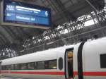 Ersatzzug nach Wiesbaden der Zug hlt auserplanmig in Frankfurt Flughafen Regionalbahnhof