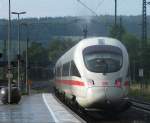 Nach einem Regenschauer am 24.Juni 2011 durchfhrt bei wieder schnstem Sonnenschein der ICE 1602 nach Leipzig den Bahnhof Kronach.
