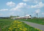 ICE 1209 nach Mnchen Hbf ist am 05. Mai 2013 bei Gundelsdorf Richtung Kronach unterwegs.