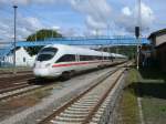 Statt nach Mnchen hie fr 411 018,als ICE 1715 von Binz,am 24.August 2013,bereits in Saalfeld Endstation.Aufnahme bei der Einfahrt in Bergen7Rgen.