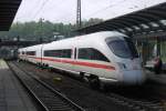 411 057 ( Innsbruck ) als ICE 1521 Dortmund - München bei der Ausfahrt aus dem Mainzer Hbf, 29.4.14.