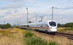 Eine frisch gewaschene Doppeleinheit der BR 411 war am 04.09.16 als ICE 1513 unterwegs von Binz nach München. Hier passiert der Zug Gräfenhainichen Richtung Leipzig.