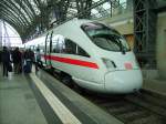 Ein ICE1774 von Dresden Hbf nach Frankfurt(Main)Flughafen.Am 30.03.08 in Dresden Hbf.