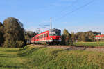 DB 420 432 und 420 472 erreichen den Bahnhof Erdweg als S2 von ALtomünster nach München Ost.