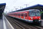 Am 30.04.09 fhrt in Offenbach/M-Ost 420 288-3 als S-Bahn-Linie S9 (Wiesbaden Hbf-Hanau Hbf) ein und fhrt in Krze weiter nach Hanau Hbf.