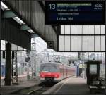 
RE 4225 - 

Abfahrt des IRE nach Lindau um 10.02 Uhr am 28.04.2011 im Stuttgarter Hauptbahnhof. Nachschuss-Notschuss (M)
