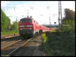 Am 19.09.2006 befrderte 218 101 einen Schrottzug mit 420 218, 209 und 204 nach Trier zum Zerlegen, hier kurz hinter der Ausfahrt des Bww Frankfurt am Main-Griesheim aufgenommen.
