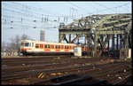 420008 fährt aus Deutz kommend am 12.3.1997 um 14.57 Uhr in den HBF Köln ein.