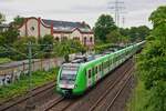 Zwischen den S-Bahn-Stationen Düsseldorf Eller und Eller Mitte ist der 422 014-1 am 14.06.2024 unterwegs