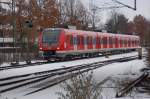 Am Montag den 27.12.2010 verlsst gerade den Bahnsteig in Korschenbroich ein einzelner Triebwagen mit der Baureihnennummer 422 552-0 nach Mnchengladbach. Der Zug ist auf der Linie S8 unterwegs.