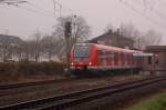 ....vom Bahnsteig in Korschenbroich fhrt der Triebwagen 422 043-0 in Richtung Kleinenbroich ab.4.4.2012