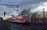 422 042-2 fhrt einen S8 Zug von Mnchengladbach nach Wuppertal-Oberbarmen am Mittwochabend, gegen 17:00 Uhr ist er in Korschenbroich. 30.1.2013