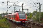 Ein S8 Zug aus Mnchengladbach kommend fhrt hier gerade auf seinem Weg nach Hagen Hbf in Dsseldorf Hbf ein, der Zug wird vom 422 024-0 gefhrt an Gleis dreizehn herangefhrt. 23.9.2013