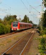 Einfahrt des 422 002-6 mit einer S8 in Kleinenbroich. 11.9.2014