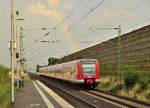 S11 nach Bergisch Gladbach verlässt am heutigen Abend den Bahnhof Allerheiligen,  das Wetter spielte mal wieder eine Kapriole.