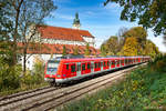 423 361 kommt auf der Strecke der Münchner S4 am Kloster Fürstenfeld vorbei.