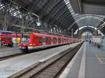 DB S-Bahn Rhein Main 423 415-9 am 13.01.18 auf der Linie S6 in Frankfurt am Main Hbf auf Gleis 14. Normaler weise fährt die S6 in Frankfurt Tief also im Tunnel bis Frankfurt Süd aber Gestern nur bis Frankfurt Hbf oben 