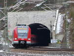 Eine S2 nach Niedernhausen verlässt gerade den Eppsteiner Tunnel. Aufgenommen am 3.1.2017 13:20