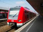 423 200 steht am 4.4.13 als S1 nach München Ostbahnhof in Freising bereit.