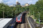 423 251 fährt als S11 in Köln Chorweiler ein.