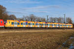 423 094 in orange und wirbt für den Beruf bei der Bahn. Von dieser Bemalung gibt es aktuell zwei Stück. Auch in lila gibt es zwei Stück. 24.1.25 bei Eglharting.