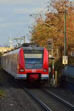 Zugschluss einer S12 nach Au an der Sieg, hier fhrt sie aus Frechen-Knigsdorf aus am Sonntag 25.11.2012