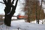 Auf seiner Fahrt nach Petershausen, steuerte 423 111-4 den Haltepunkt Poing an.