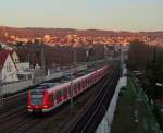 Am 28.1.14 war 423 336 auf der S-Bahn Linie 1 zwischen Kirchheim und Herrenberg unterwegs.
Der Zug auf dem Bild erreicht in wenigen Sekunden den Bahnhof Esslingen Zell. 