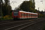 Als RB33 nach Duisburg fährt der 425 561 in den Rheydter Hbf ein am heutigen Sonntag den 5.11.2017 