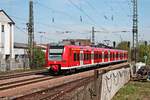 Nachschuss auf 425 638-4  Merzig , als dieser am 12.04.2017 als RB70 (Kaiserlautern Hbf - Merzig (Saar)) aus dem Bahnhof Ensdorf (Saar) gen Saarlouis fuhr.