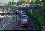 Nachschuss auf 425 804-2 und 425 ??? von DB Regio Baden-Württemberg, im Dienste von Abellio Rail Baden-Württemberg, als RE 19606 (RE17b) von Stuttgart Hbf nach Bruchsal, die das südliche Gleisvorfeld des Bahnhofs Ludwigsburg erreichen.
Aufgenommen vom  Gießhaus-Steg .
(Neubearbeitung)
[26.7.2019 | 9:01 Uhr]