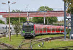 Unverhofft kommt oft - und so rangiert  Susi  (362 448-3 | DB V 60 448) noch mit einem 425er bei der MSG Ammendorf herum.
Festgehalten im Tele-Nachschuss von der Eisenbahnstraße in Halle-Ammendorf.

🧰 Besitzgesellschaft Waggonbau Ammendorf mbH (BWA) | S-Bahn Rhein-Neckar (DB Regio Mitte)
🕓 4.6.2021 | 14:11 Uhr