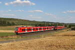 425 566 war am 4. August 2022 bei Winterhausen auf dem Weg nach Würzburg und begegnete dabei 440 321.