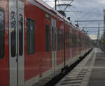 BR 425 1005 der Deutschen Bahn am 02. März in Bonn Beuel auf Gleis 1, eingesetzt auf der Linie
RB 27 nach Koblenz.