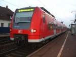 425 753-1 steht als RB 18675 nach Karlsruhe Hbf im Bahnhof von Blankenloch 29.10.07