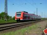 Ein Triebzug der Baureihe 425 erreicht am 30.04.07 den Bahnhof Stumsdorf.
