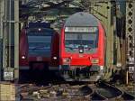 Es wird eng fr den Triebzug 425 092-4 beim Verlassen der Hohenzollernbrcke in Kln am 08.11.08.