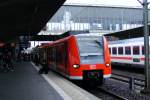 Der Kurzzug 425 730/230 steht am 17.04.09 als S2 (Kaiserslautern Hbf-Mosbach(Baden)) in Heidelberg Hbf abfahrbereit und es war gerade 
Triebfahrzeugfhrerwechsel und dann Ging es weiter richtung Mosbach.