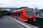 Der Triebzug 425 210/710 und noch ein 425er stehen in Heidelberg Hbf 
als S-Bahn-Linie S3 (Germersheim-Karlsruhe Hbf) abfahrbereit und wartet auf das Abfahrzeichen.(Aufnahme von 17.04.09)