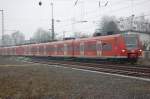 Eine Doppeleinheit 425-iger verlsst den Rheydter Hauptbahnhof in Richtung Odenkirchen. Das Ziel ist Koblenz HBF( Datum: 24.12.2008)