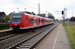 Soeben ist die RB33 in Form des 425 083-3 in den Bahnhof Lindern eingefahren, nach einem kurzen Halt geht es weiter nach Baal. 9.5.2010