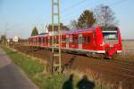 Auf der KBS 425 bei Anrath passiert der RB 33 Zug den Weg Darderhfe in Richtung Krefeld. Gleich hlt der Zug wieder in Forstwald. Der Triebwagen ist der 425 079. 19.3.2011