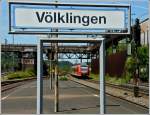 Ein Quietschi verlsst am 29.05.2011 den Bahnhof von Vlklingen in Richtung Saarlouis. (Hans)