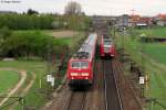 Whrend die 111 072-5 mit der RB 38855 (Manhheim-Karlsruhe) den Bahnhof Graben-Neudorf soeben verlassen hat, muss der ET 425 als RE 3862 (Karlsruhe-Mainz) noch auf die Einfahrt in Graben-Neudorf warten. Aufgenommen am 10.04.2012.