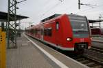 425 006 4 Zur Abfahrt bereitgestellt nach Schnebeck / Bad Salzelmen ber Magdeburg im Bahnhof von Wittenberge am 24.08.2012