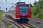 Aus Richtung Worms kommend ist hier eine RB 44 nach Mainz bei der Einfahrt in den Bahnhof Guntersblum...... es ist der 425 110-4 am Sonntag den 23.9.2012