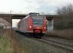 Aus Grevenbroich die Noithausenerkurve hoch kommend ist diese RE8 gefhrt von 425 031-2 zu sehen. 11.1.2013