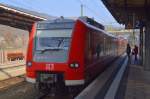 425 617-8 bei der Ausfahrt als RE 1 nach Stuttgart, hier verlsst der Zug den Bahnhof Heidelberg Altstadt.3.3.2013