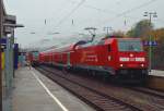 Links auf Gleis1 ist der 425 811-7 zu sehen, der gerade aus Bad Friedrichshall-Jagstfeld gekommen ist und auf Gleis 2 steht die 146 225-8 mit ihrer RB nach Ulm. Sonntag den 19.10.2013